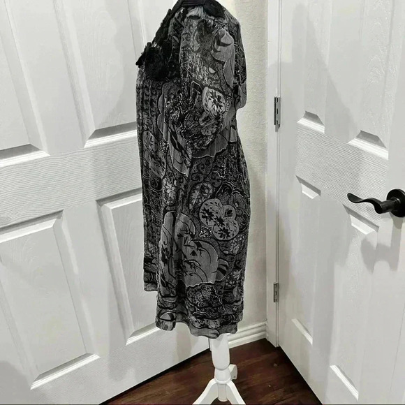 ECI 100% silk Fully lined mini dress with chest flower detailing - Picture 3 of 11